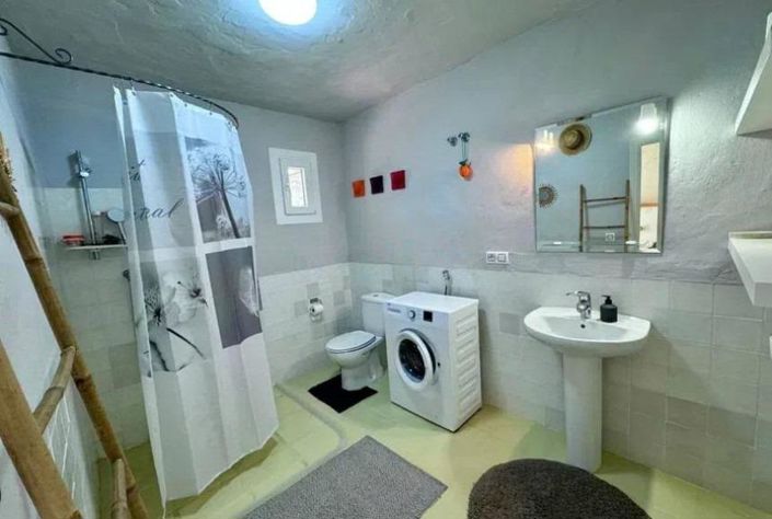 Image No.16-3 Bed Property for sale