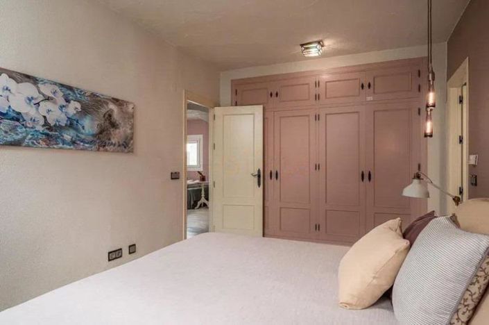 Image No.21-3 Bed Property for sale