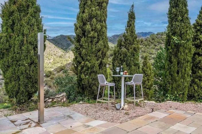 Image No.32-3 Bed Property for sale