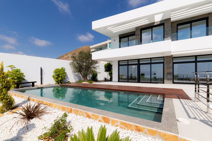 Image No.1-5 Bed Villa for sale