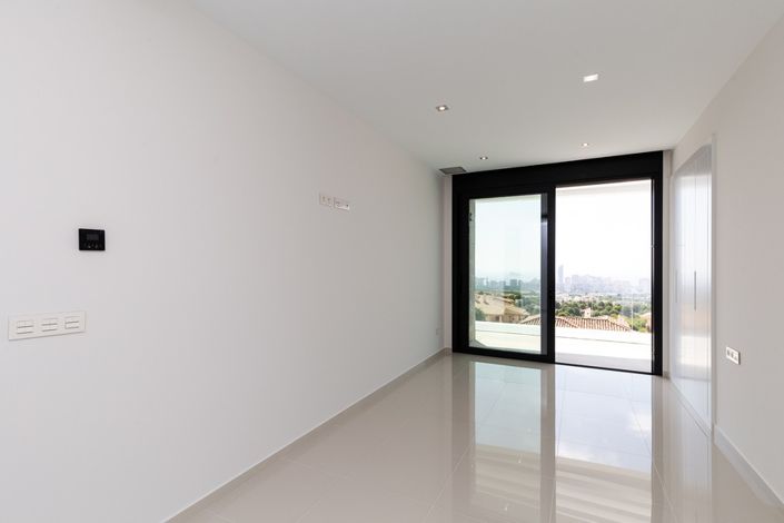 Image No.20-5 Bed Villa for sale