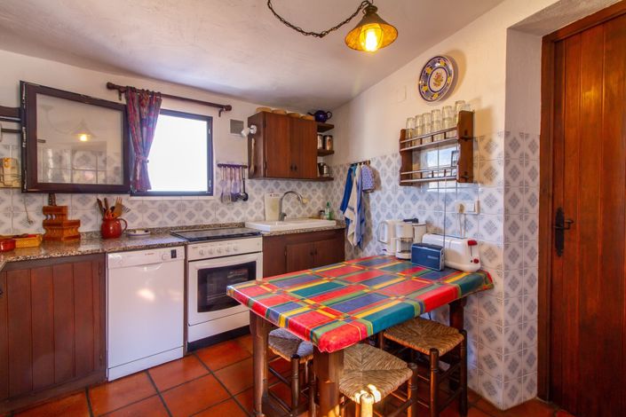 Image No.11-4 Bed House for sale