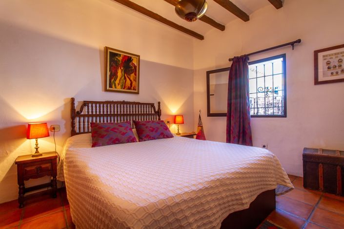 Image No.16-4 Bed House for sale