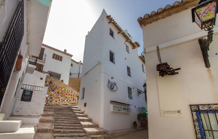 Image No.31-4 Bed House for sale