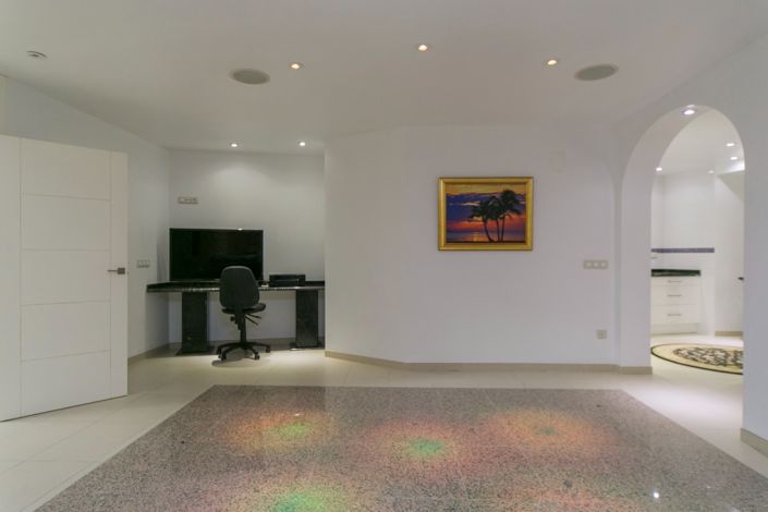 Image No.51-5 Bed Villa for sale