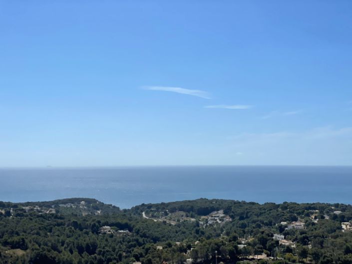 Image No.2-4 Bed Property for sale