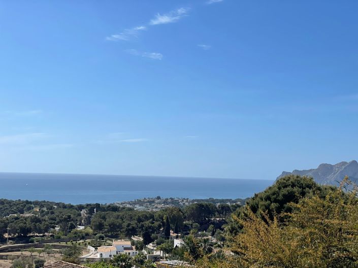 Image No.4-4 Bed Property for sale