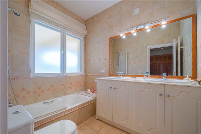 Image No.44-5 Bed Villa for sale