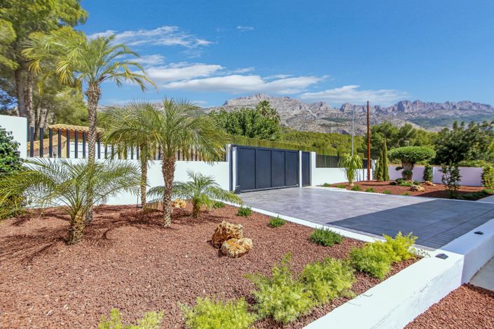 Image No.4-4 Bed Villa for sale