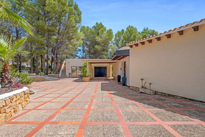 Image No.28-4 Bed Villa for sale