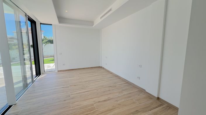 Image No.18-4 Bed Villa for sale