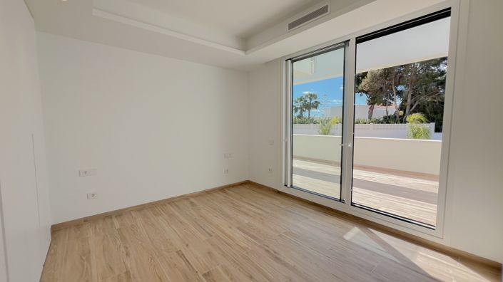 Image No.28-4 Bed Villa for sale