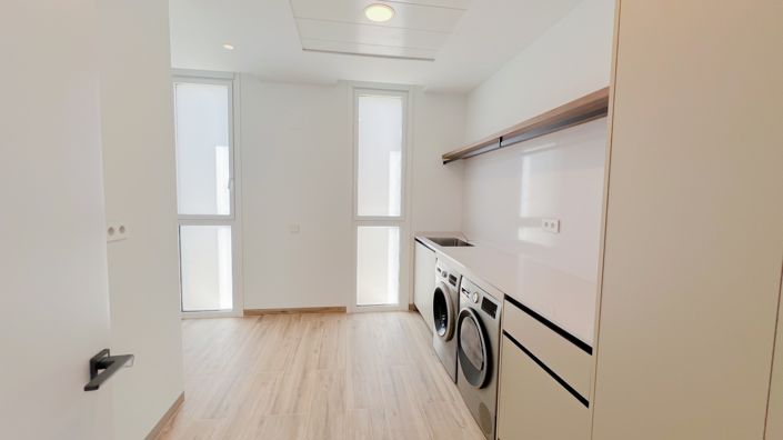 Image No.9-4 Bed Villa for sale