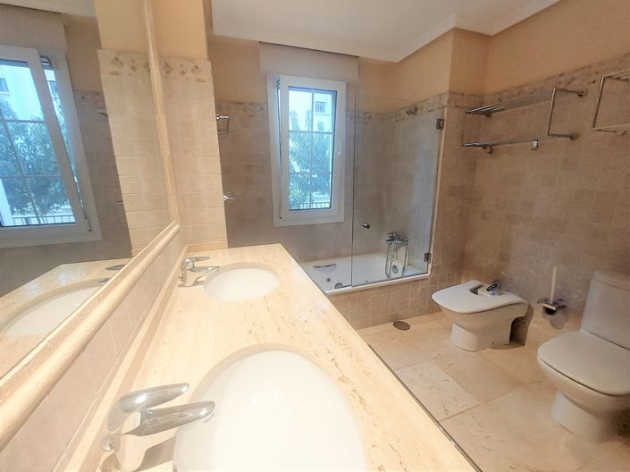 Image No.23-3 Bed Apartment for sale