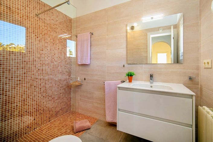 Image No.23-6 Bed Villa for sale