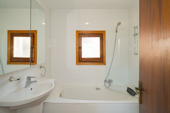 Image No.10-3 Bed Villa for sale