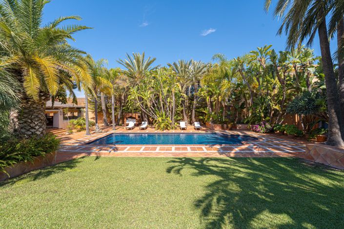 Image No.68-5 Bed Villa for sale