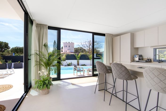 Image No.10-4 Bed Villa for sale