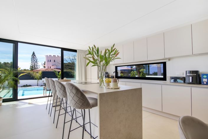 Image No.11-4 Bed Villa for sale