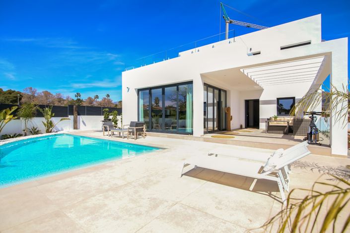 Image No.2-4 Bed Villa for sale