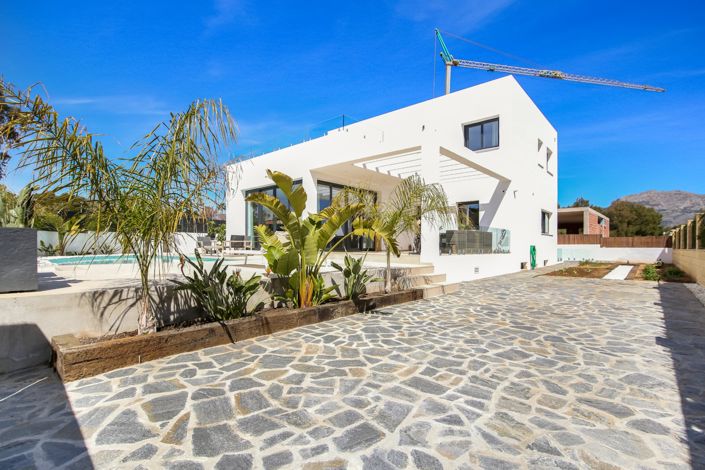 Image No.3-4 Bed Villa for sale