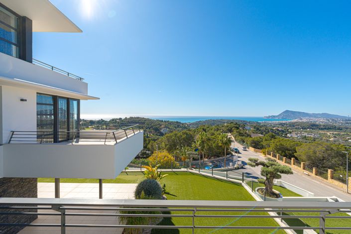 Image No.1-6 Bed Villa for sale