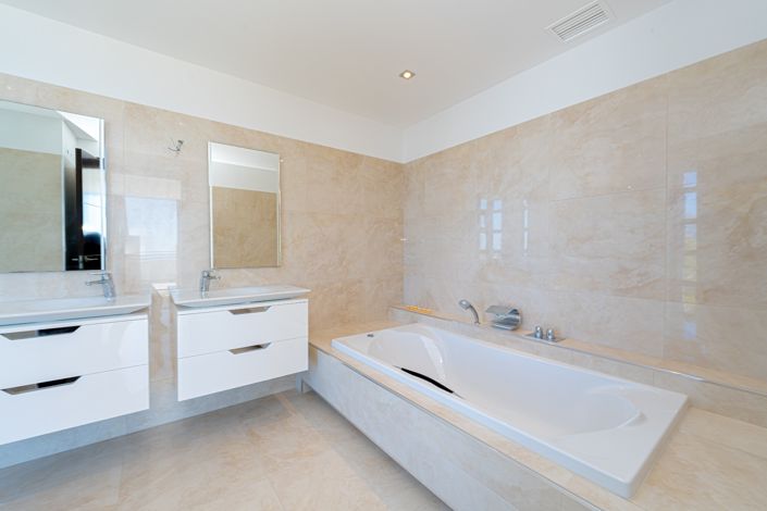 Image No.29-6 Bed Villa for sale