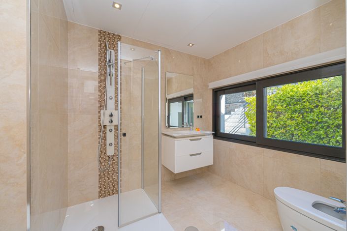 Image No.40-6 Bed Villa for sale