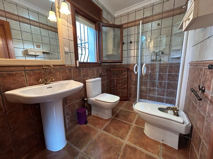 Image No.32-5 Bed Villa for sale