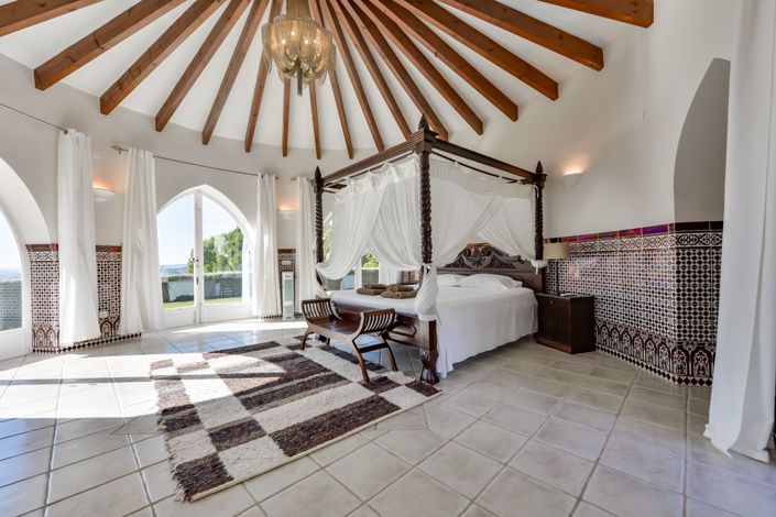 Image No.108-8 Bed Villa for sale