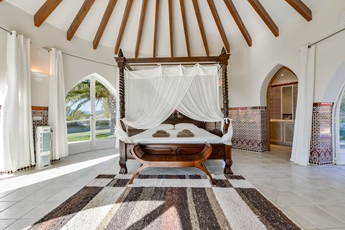 Image No.109-8 Bed Villa for sale