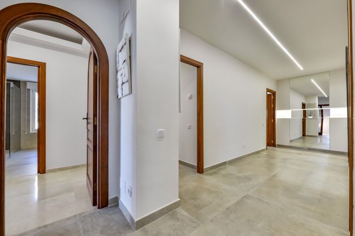 Image No.54-8 Bed Villa for sale