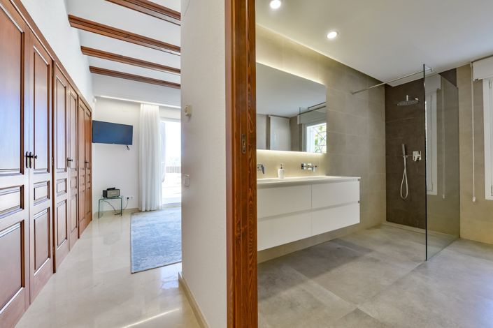 Image No.59-8 Bed Villa for sale