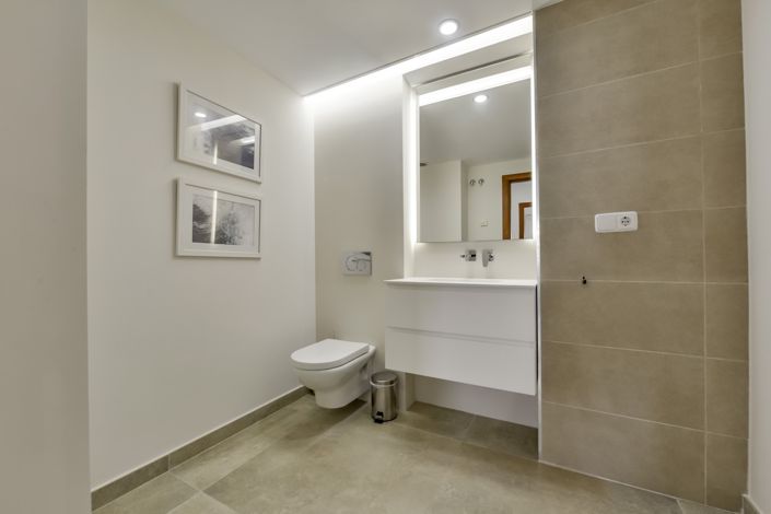 Image No.63-8 Bed Villa for sale