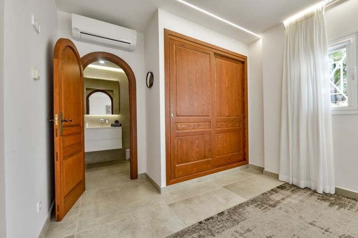 Image No.84-8 Bed Villa for sale