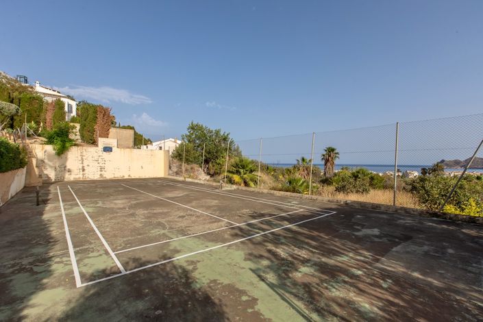 Image No.28-4 Bed Property for sale