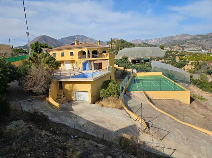 Image No.1-6 Bed Villa for sale