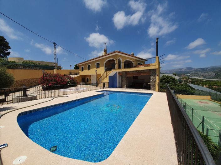 Image No.2-6 Bed Villa for sale