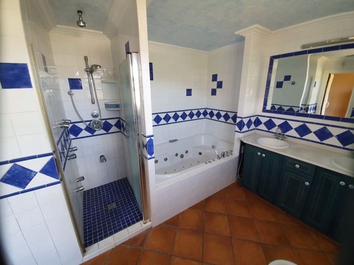 Image No.31-6 Bed Villa for sale