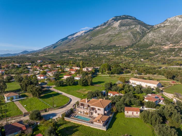 Image No.1-6 Bed Villa for sale