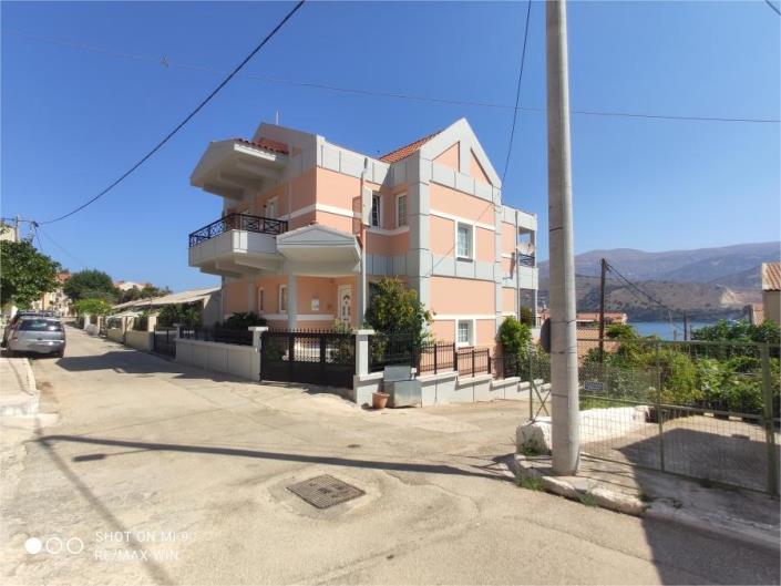 Image No.1-4 Bed House for sale
