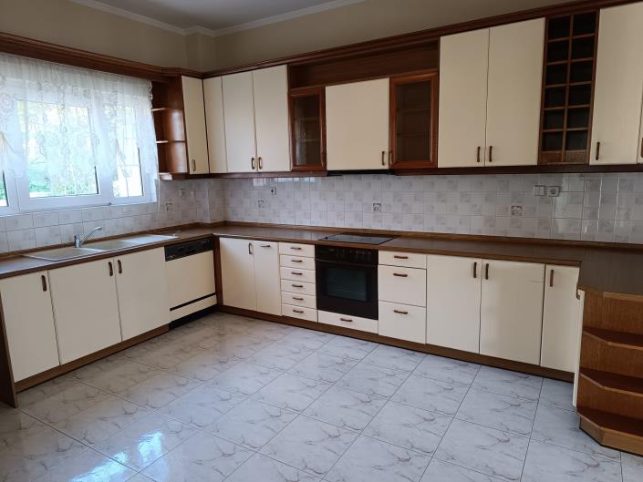 Image No.16-4 Bed House for sale