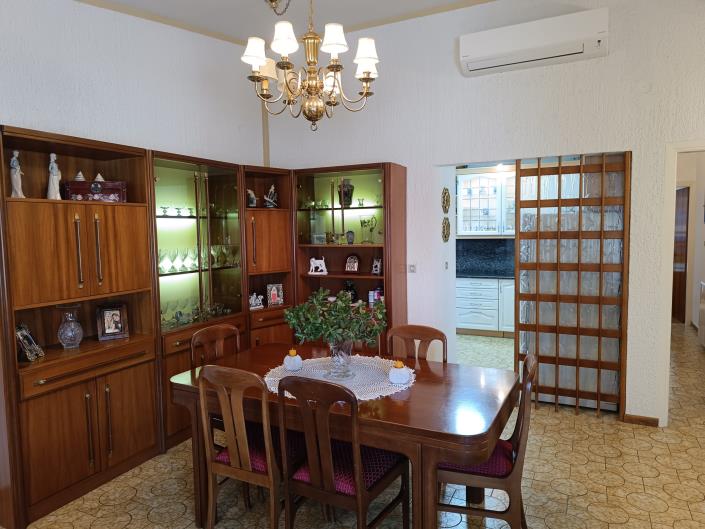 Image No.11-3 Bed House for sale