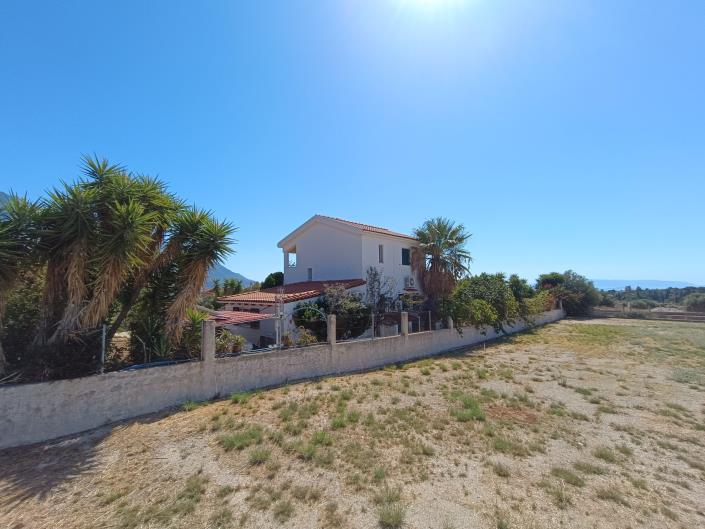 Image No.1-3 Bed House for sale