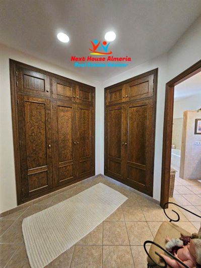 Image No.32-4 Bed Villa for sale