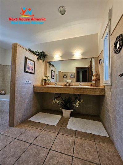 Image No.33-4 Bed Villa for sale