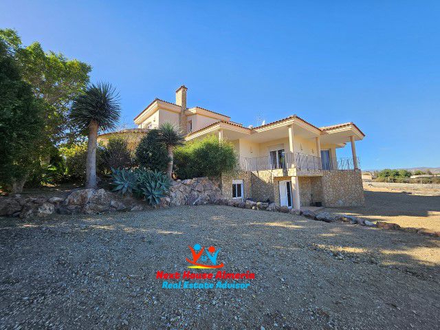 Image No.6-4 Bed Villa for sale