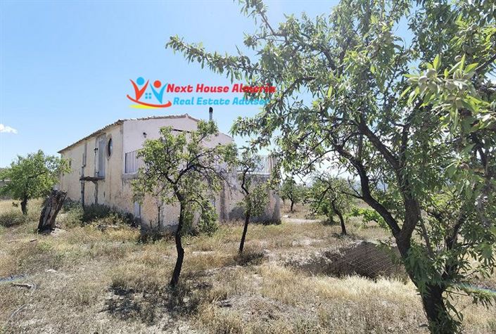 Image No.4-6 Bed Country House for sale