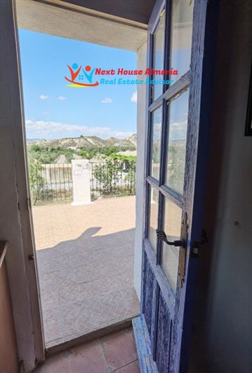 Image No.32-6 Bed Country House for sale