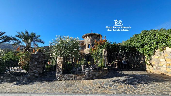 Image No.3-4 Bed Villa for sale